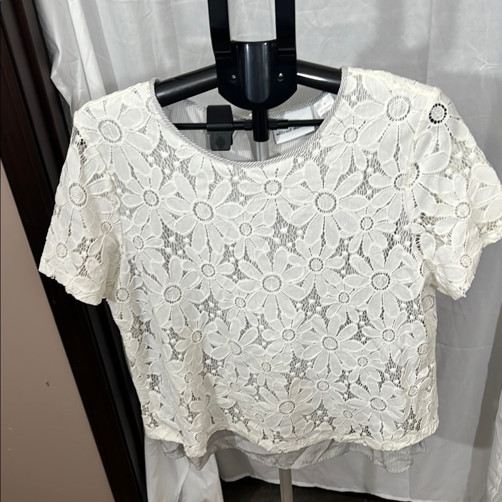 Alfred Dunner White Cropped Embellished Blouse
